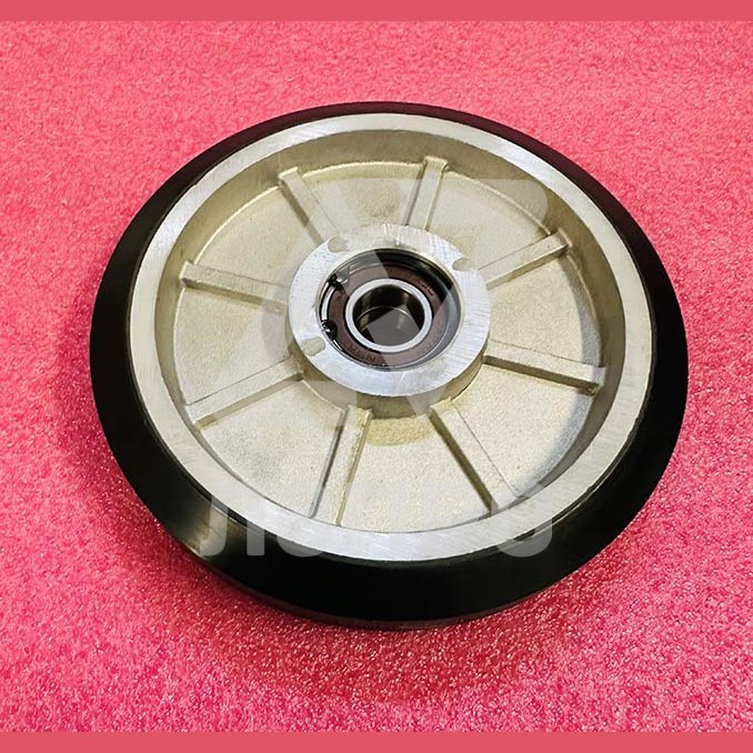 Ролик D-150мм башмака кабины W=27мм без оси RG150 KM581275G03 Kone