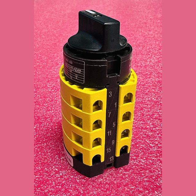 Кулачковый переключатель режимов 2 положения 4NO+4NC модель C016 Giovenzana